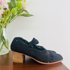 Vintage Vero Cuoio Black Crochet Mary Jane Block Heels